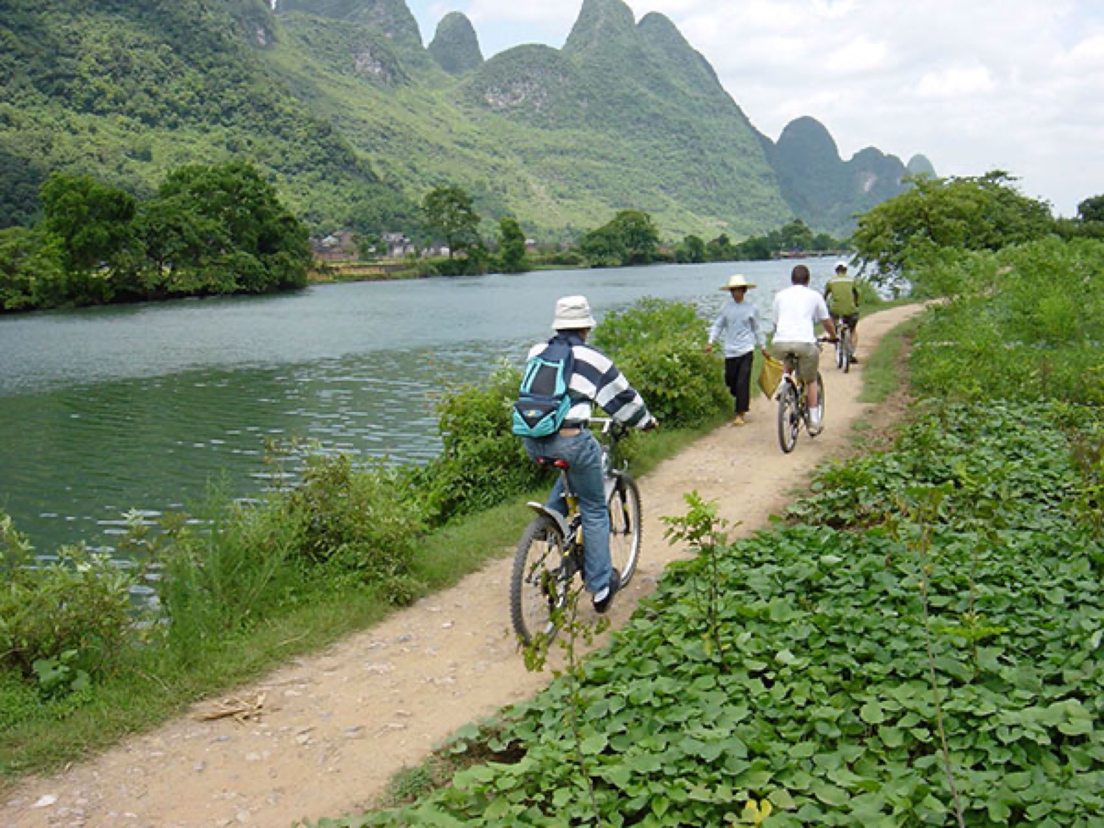Velotour am Yulong River